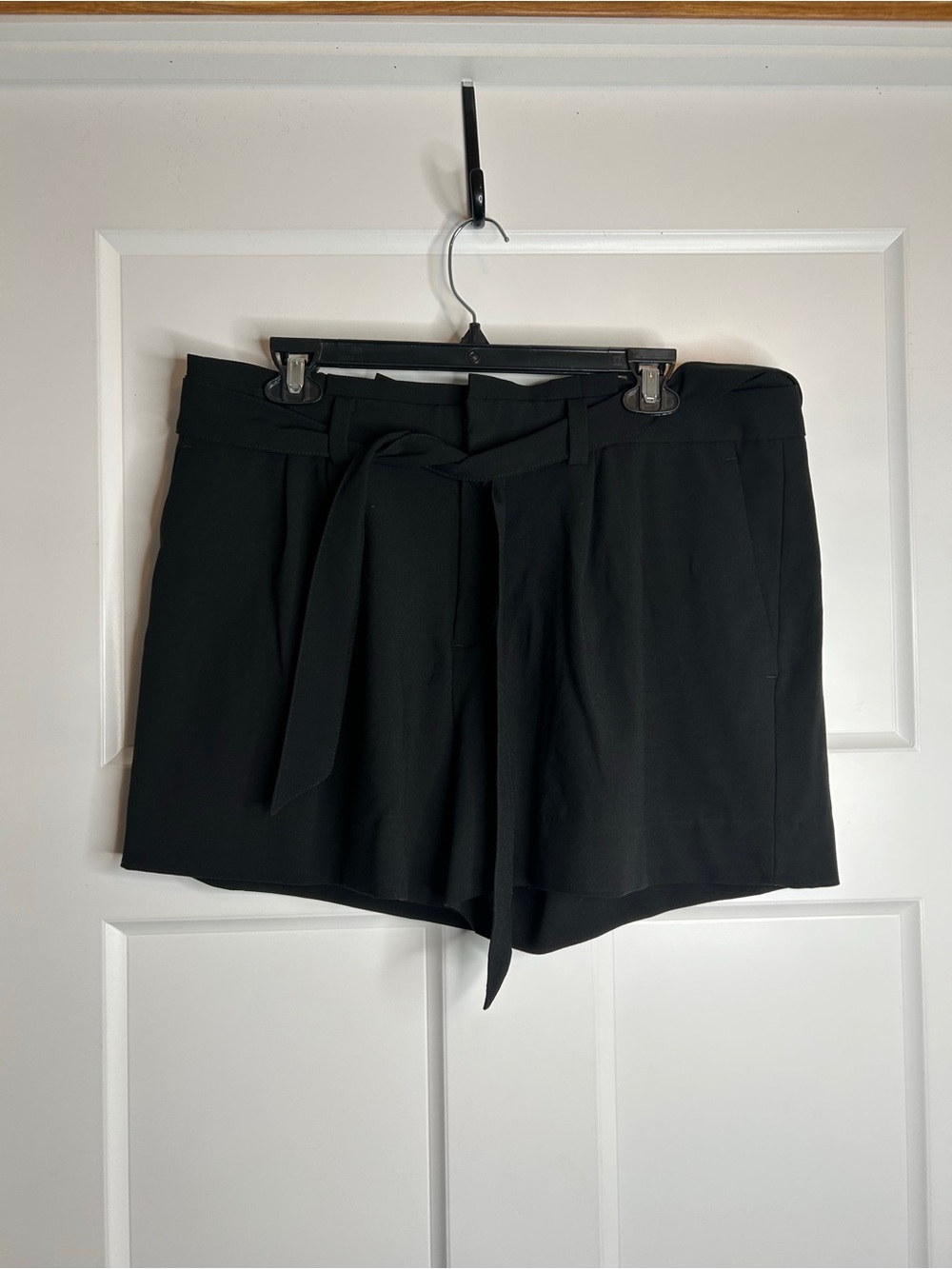 Banana Republic Women’s 12 Shorts 4 Inch Inseam Black Belt New 2564